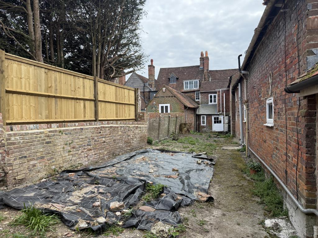 Lot: 83 - FREEHOLD TOWN CENTRE COMMERCIAL INVESTMENT AND UPPER FLOORS WITH POTENTIAL - The Rear Garden